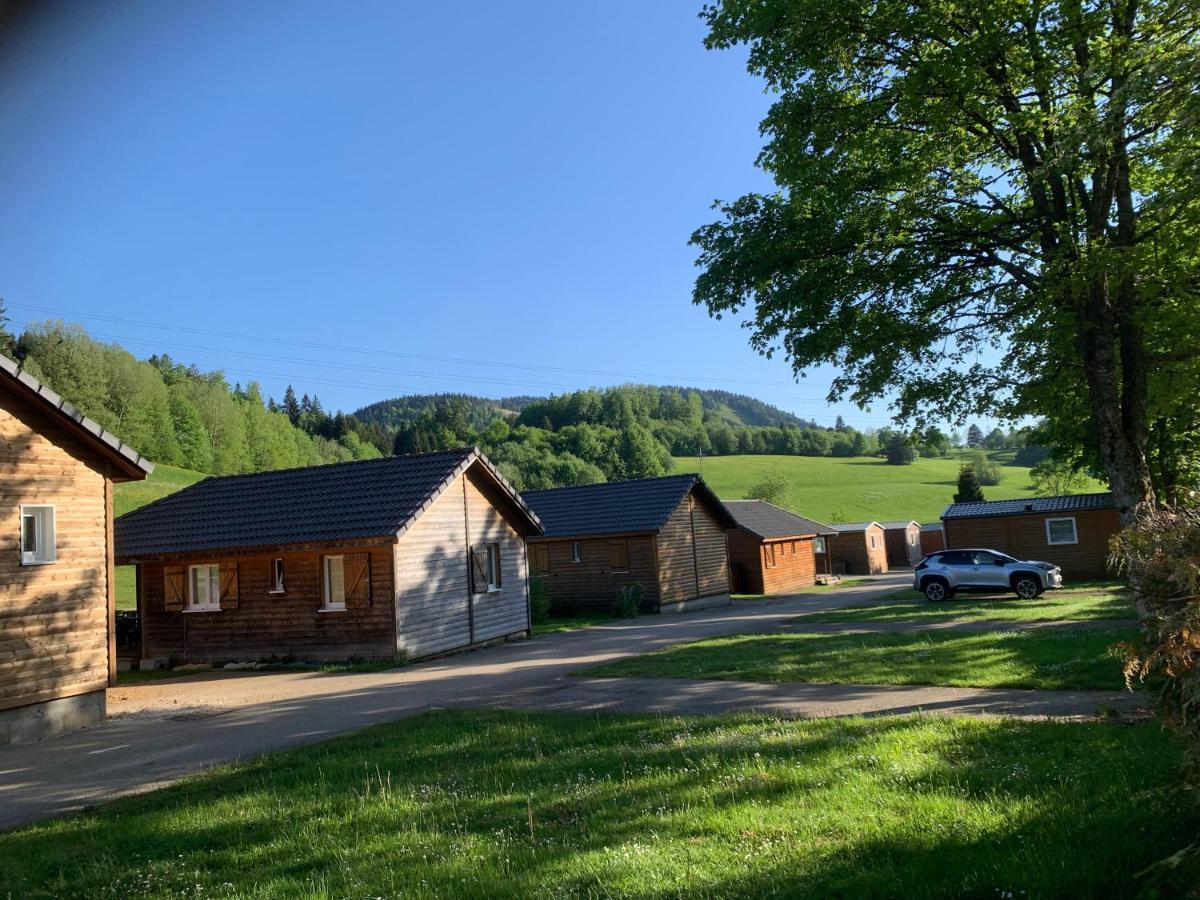 Camping Le Miroir Les Hopitaux-Neufs Esterno foto
